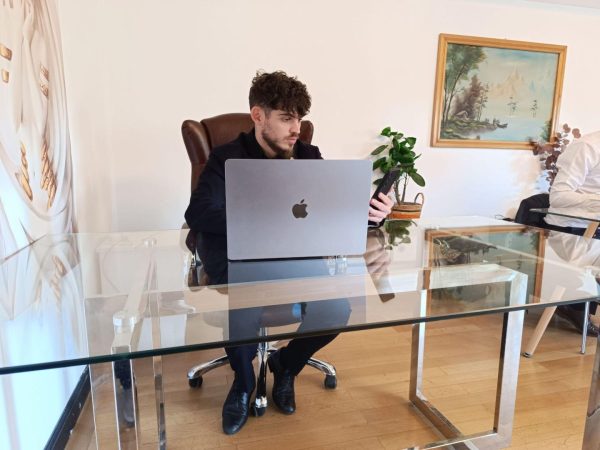 Cum construiește Vlad Augustin punți între branduri și audiențe relevante, prin rețeaua de presă digitală EkoGroup